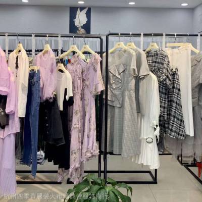 菏澤市定陶區陳集鎮八一國華大街銀基購物廣場萬嘉服裝城阿萊貝琳夏加盟女裝品牌折扣店