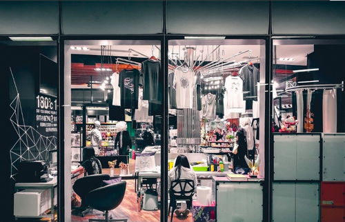 服裝批發(fā) 全國也只有這個地方價格最低 低到按斤賣